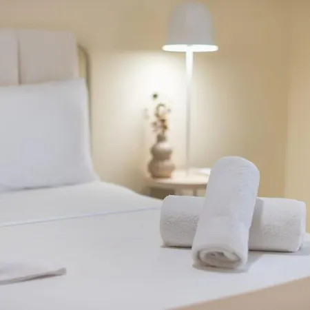 Pame - 1bd Piraiki Home, 5 Min To The Sea Apartment *
