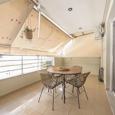 Pame - 1bd Piraiki Home, 5 Min To The Sea Apartment