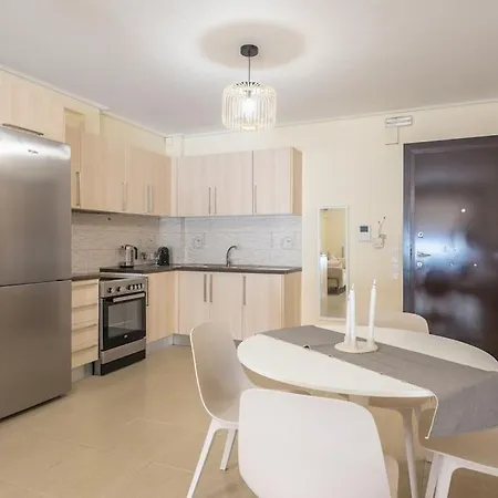 Pame - 1bd Piraiki Home, 5 Min To The Sea Apartment